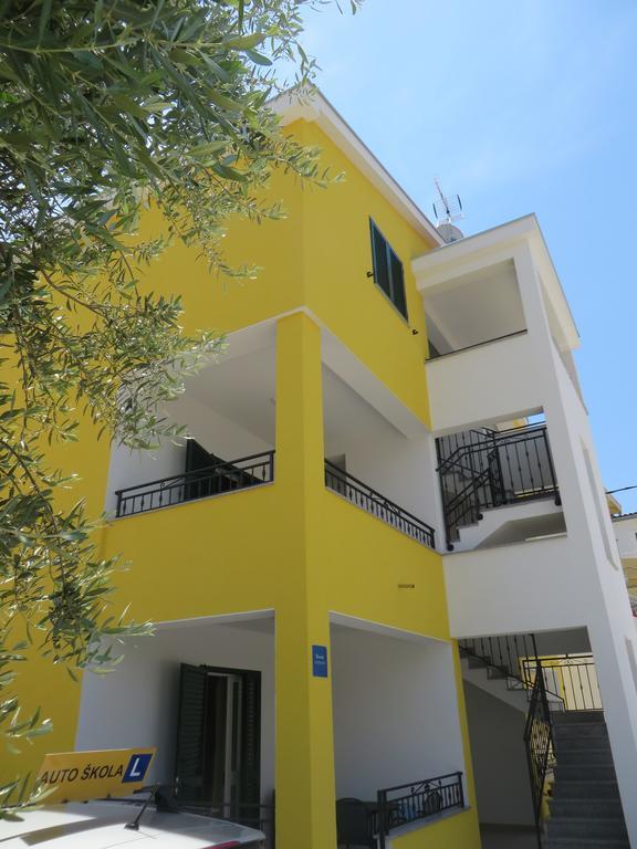 Apartments Luka Pakoštane Exteriör bild